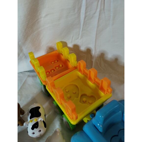 Toys R Us Children's "Old Mcdonald" Farm Train Interactive Animals - Picture 4 of 7